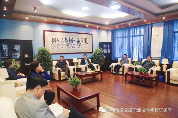校園美麗，特色凸顯------株洲市教科院書記曾立明一行三人來我校調(diào)研指導(dǎo)