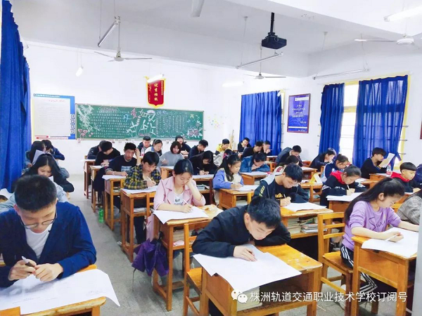 有一種成長(zhǎng)足跡，叫期中考試