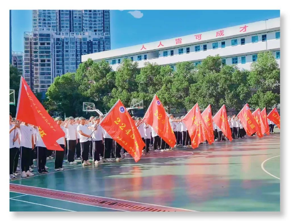 “株軌驕子，鏗鏘追夢(mèng)-我們?yōu)榱烁淖兌鴣?lái)！”2022級(jí)新生創(chuàng)變營(yíng)開(kāi)營(yíng)儀式